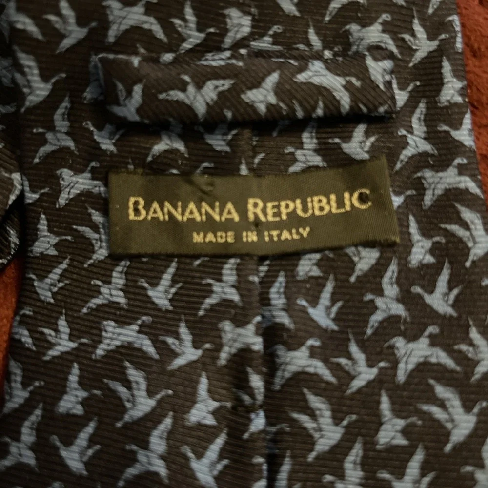 DUCK BANANA REPUBLIC Italy DESIGNER NECKTIE TIE Navy W/ Light Blue Ducks 4x57.5